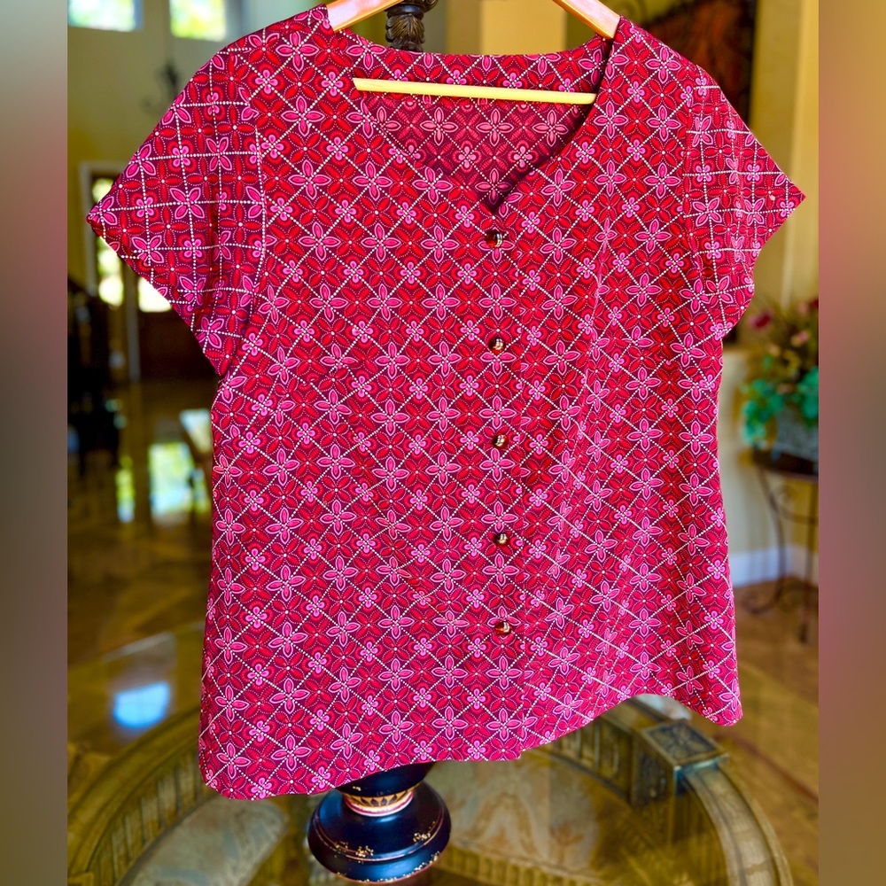 Handsewn Crimson Abstract Pattern Woman’s Blouse Thick Polyester Rayon Sz 10-12
